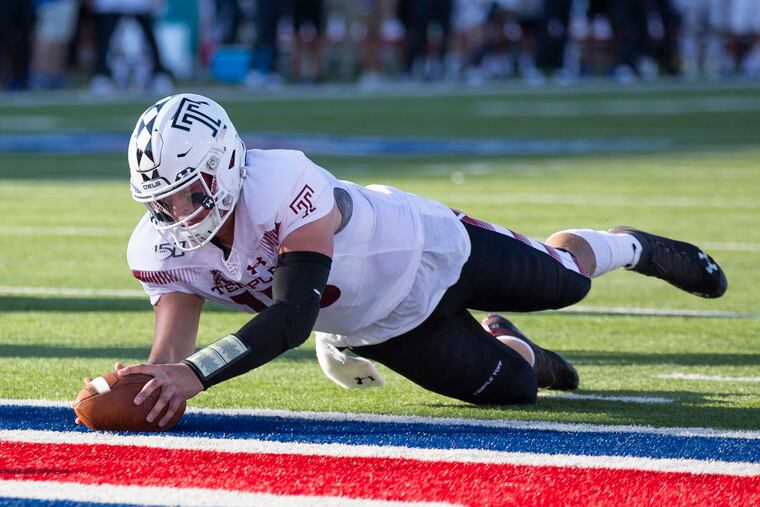 Temple quarterback Anthony Russo scores a 1-yard touchdown in the fourth quarter.