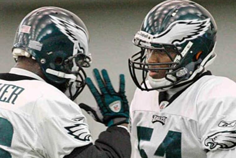 Jamar Chaney, right, will start at middle linebacker on Sunday against the Giants. (Elizabeth Robertson / Staff Photographer)