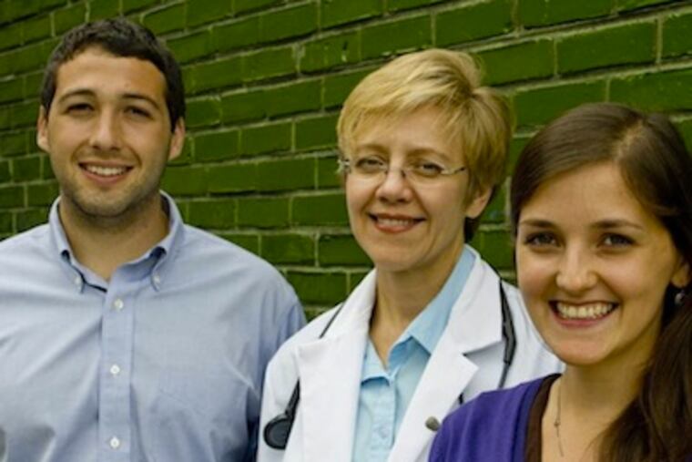 Zachary Coppola, Yelena Galkin (center), and Sarah McIntyre at Health Center No. 10. (LUIS FERNANDO RODRIGUEZ / Staff)