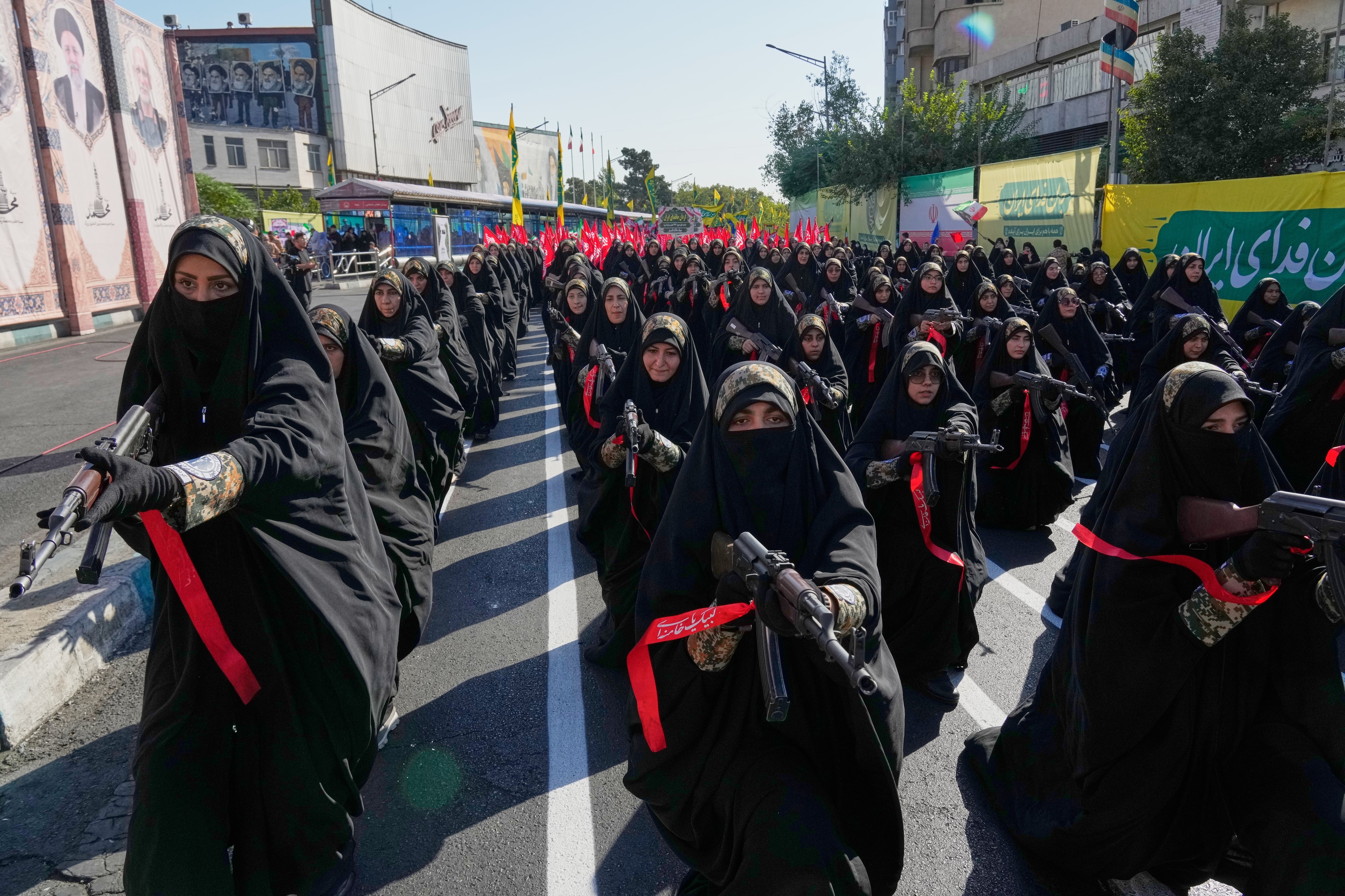 Hundreds of thousands attend Iran's biggest government-organized rally since the war began