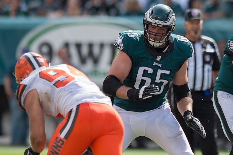 Eagles tackle Lane Johnson prepares to block the Browns' Carl Nassib.