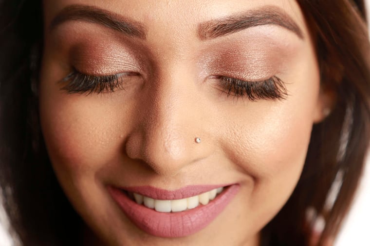 Plain mink eyelashes on model Jasmine Rahman.