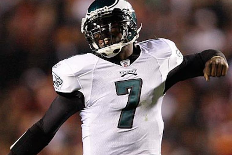 Michael Vick orchestrated a 28-0 first quarter with a statistically perfect performance. (David Maialetti/Staff Photographer)