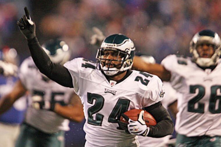The Eagles traded Chris Gocong and Sheldon Brown (24) to Cleveland. (Michael Bryant / Staff Photographer)