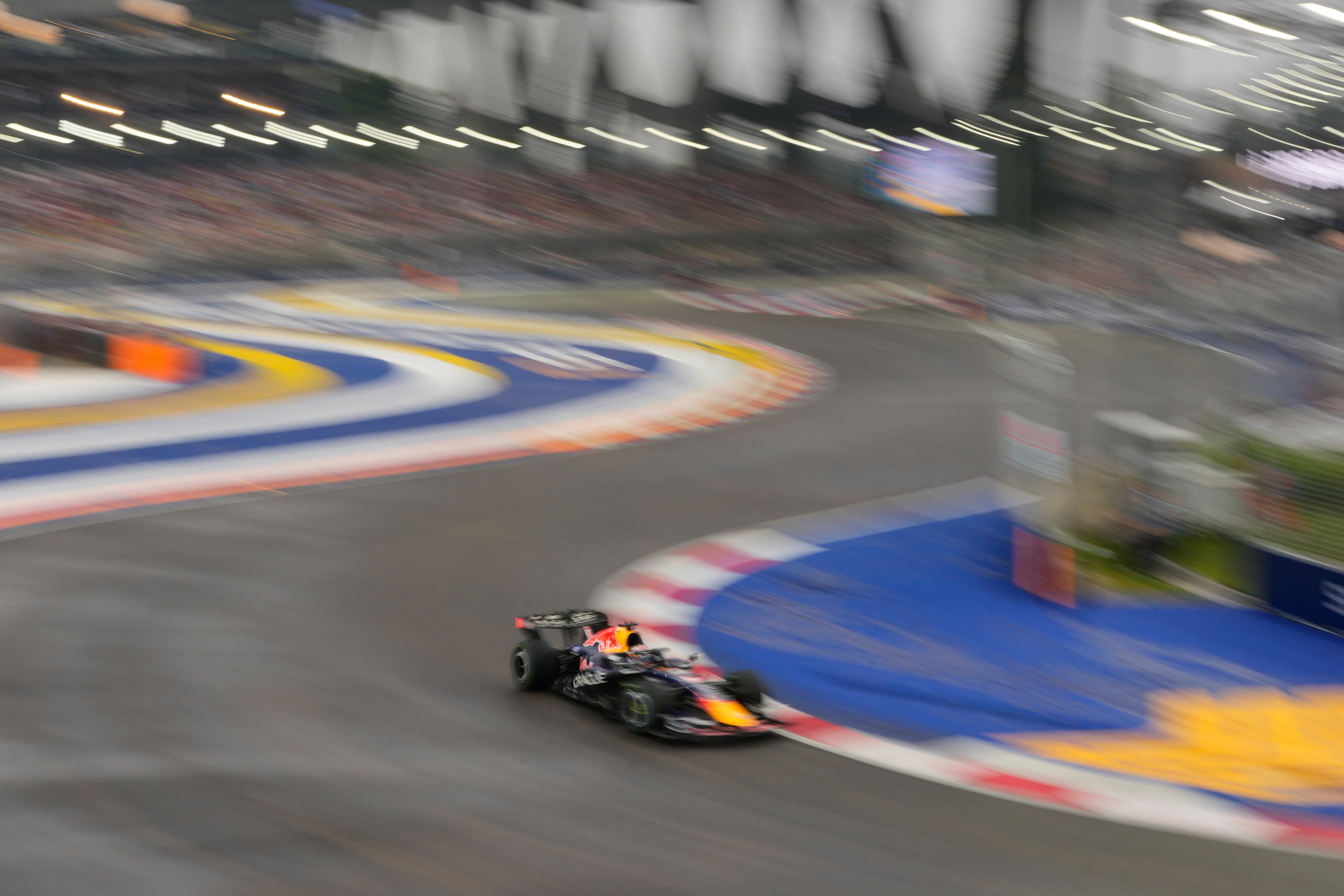 Russell crashes out from the lead as Verstappen wins Singapore F1 sprint race