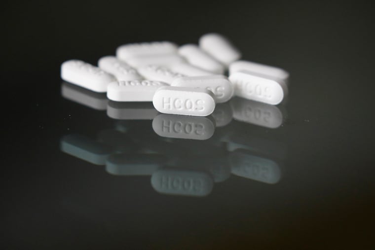 An arrangement of hydroxychloroquine pills