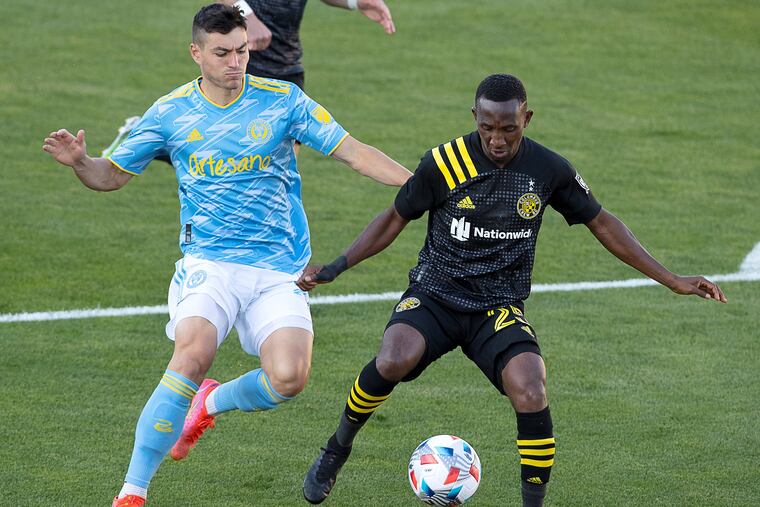 Anthony Fontana, left, battles for the ball against Harrison Afful, right, during Sunday's game.