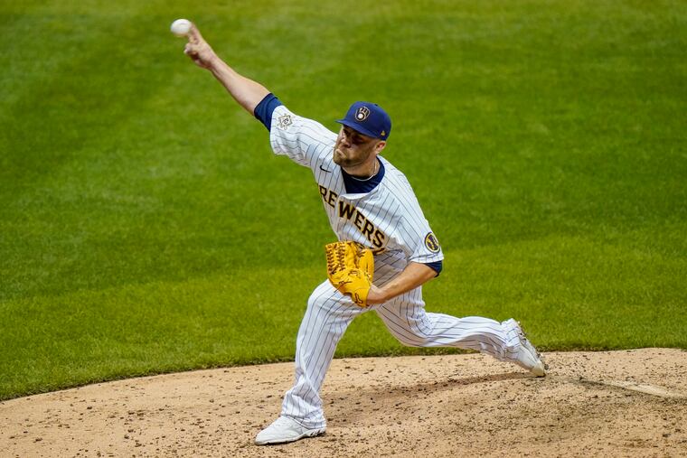 The Phillies acquired reliever David Phelps from the Milwaukee Brewers on Monday.