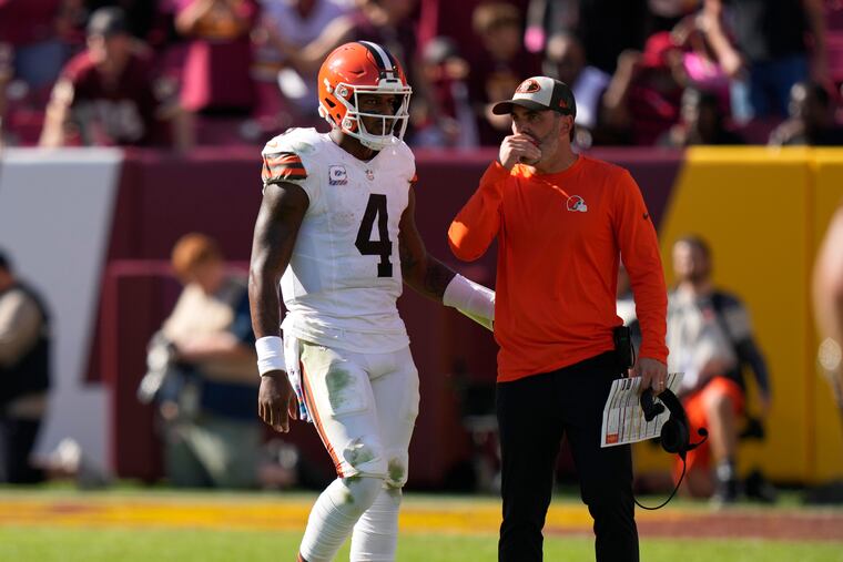 Cleveland Browns head coach Kevin Stefanski, right, talks with quarterback Deshaun Watson during the second half against the Washington Commanders.
