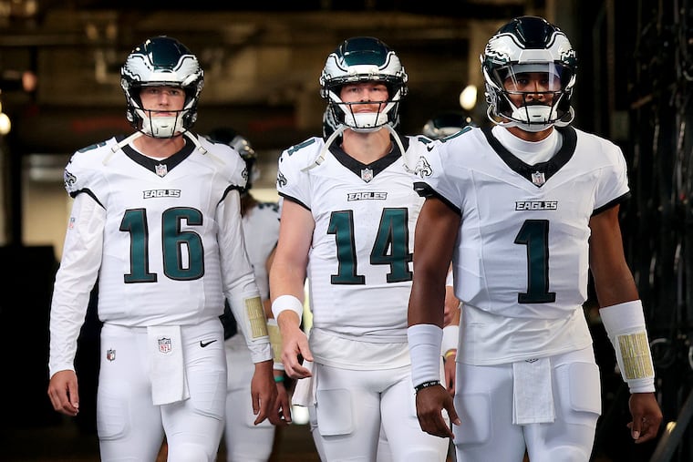 Eagles quarterback Jalen Hurts (right) walks to the field with quarterback Tanner McKee (left) and quarterback Andy Dalton (center) before the preseason game against the Ravens last Saturday.
