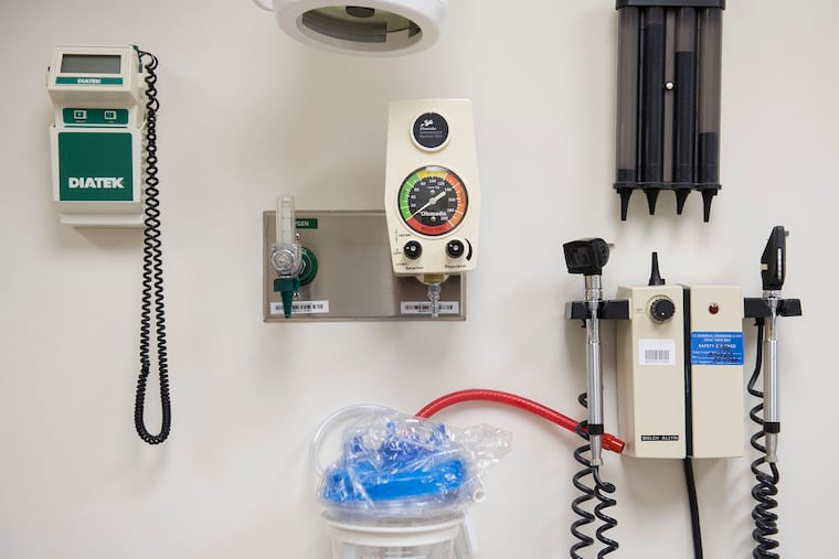 Medical equipment is seen in an exam room.
(Saul Loeb/AFP via Getty Images/TNS)