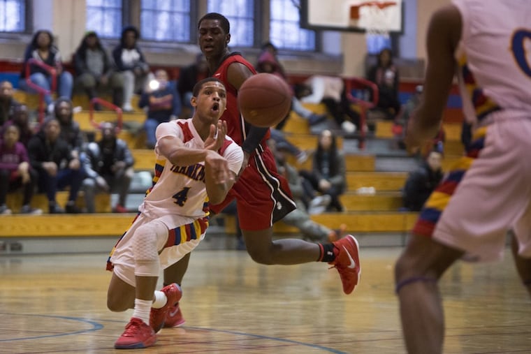 Frankford’s Shafee Cosby (4) makes a pass in the first quarter of the Pioneer’s 58-56 home win over Simon Gratz Tuesday.