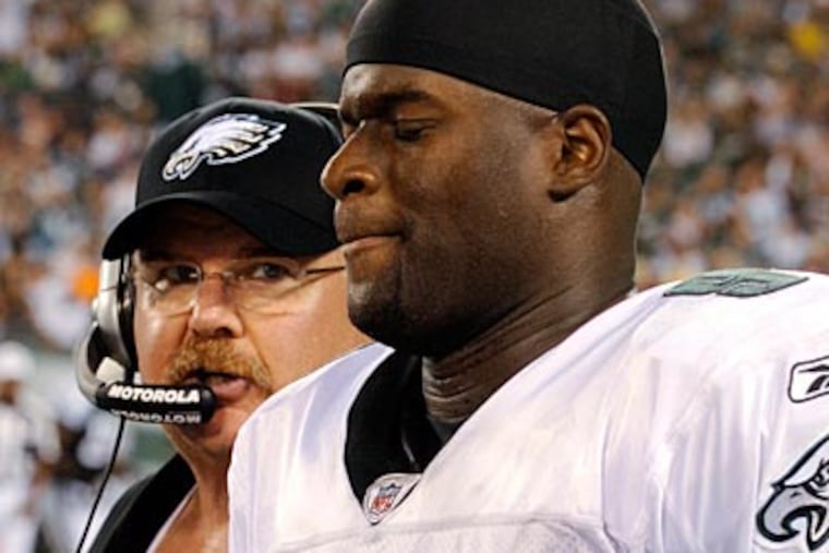 Vince Young left Thursday's Eagles game against the Jets with a right hamstring injury. (Henny Ray Abrams/AP)