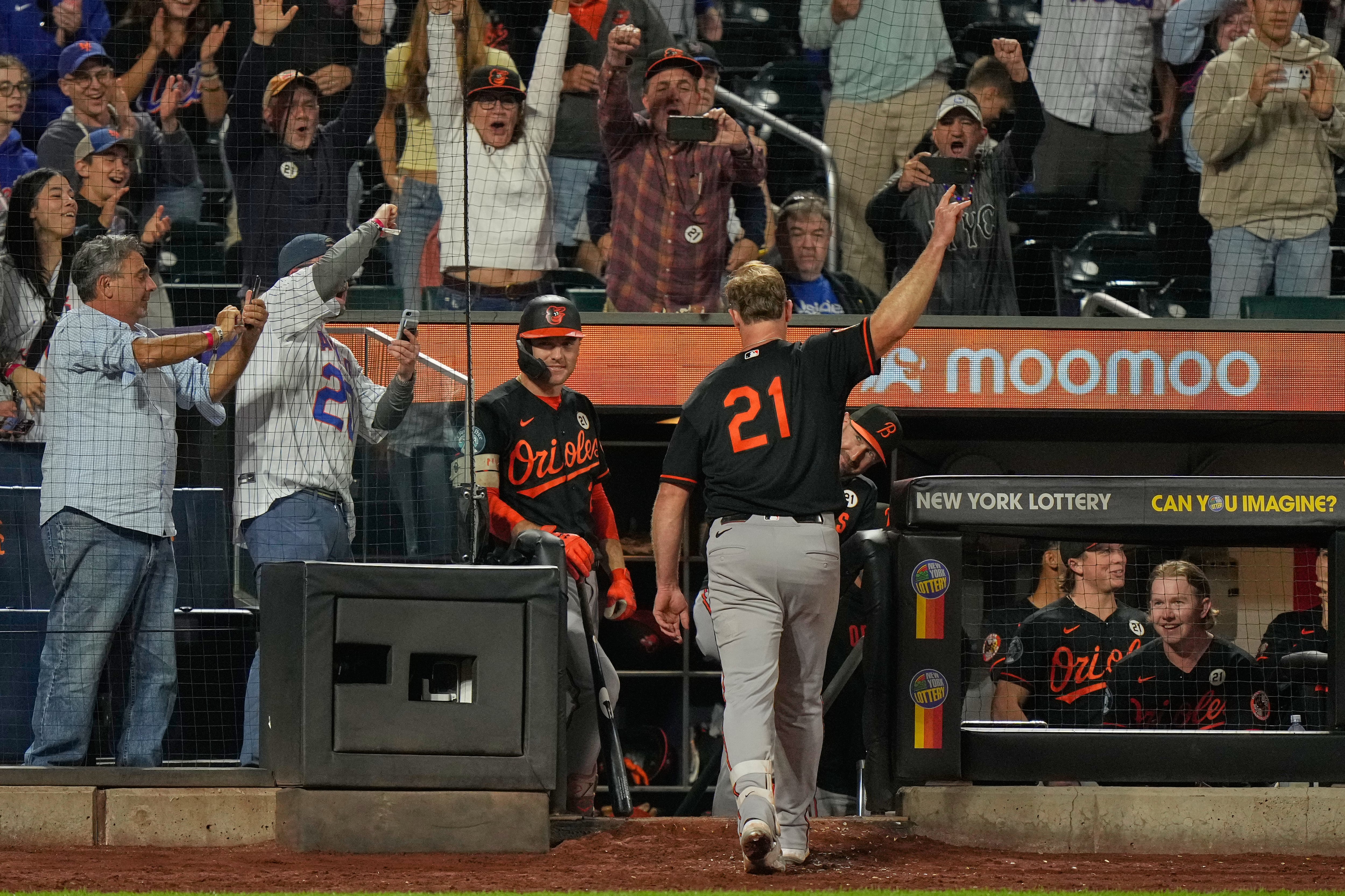 Pete Alonso gets rare curtain call on road after hitting 300th homer against Mets at Citi Field