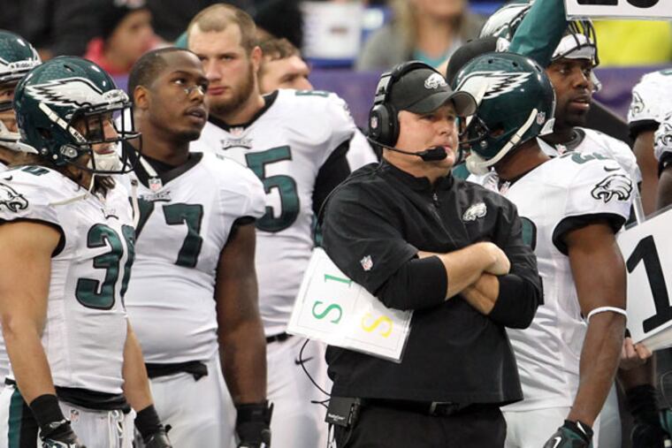 Chip Kelly watches the game with some of his players during the third quarter. (Yong Kim/Staff Photographer)