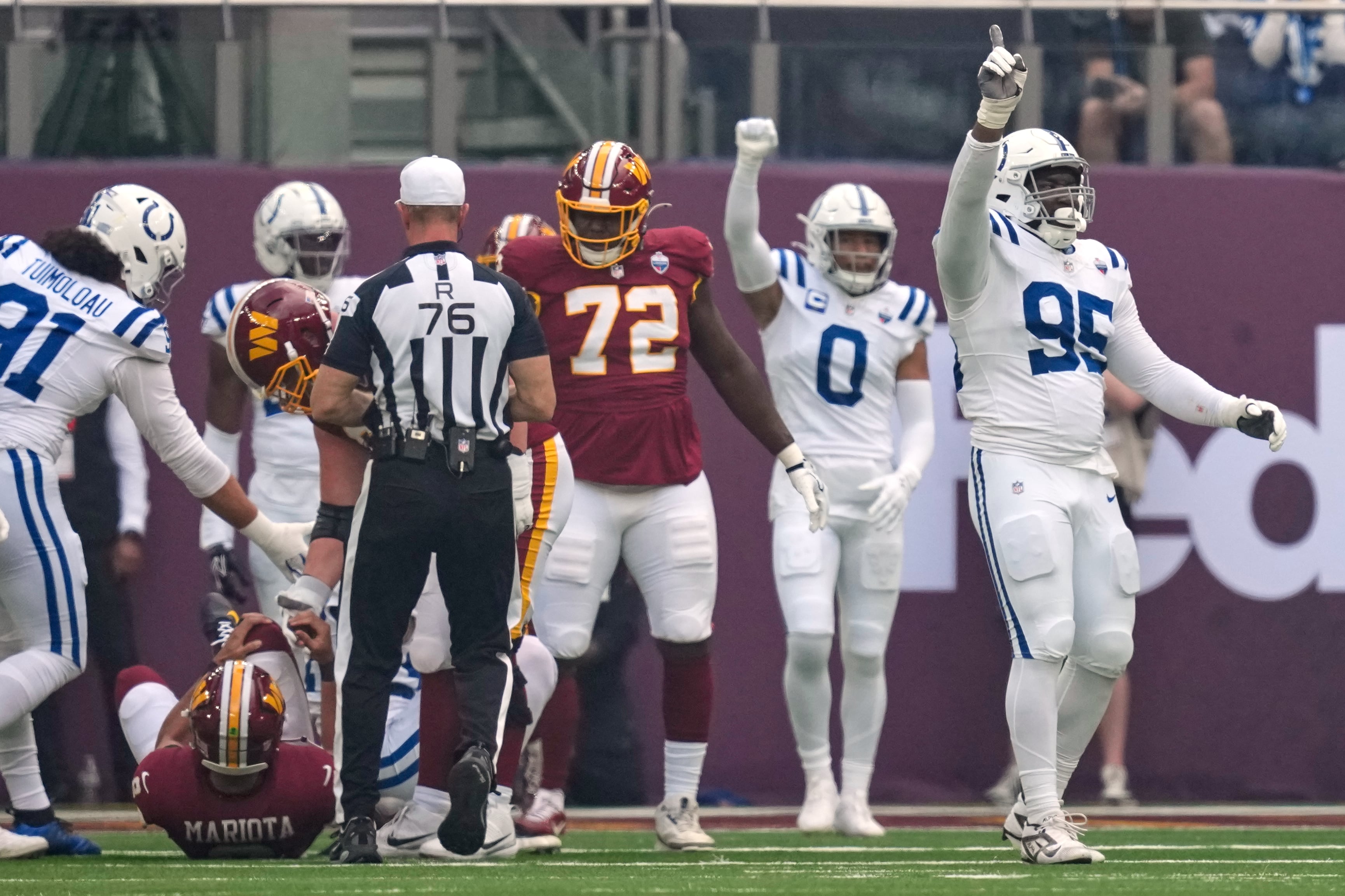 Commanders QB Mariota injures his knee in game vs. Colts, rookie Kaliakmanis playing