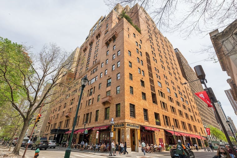 The outside of the Parc Rittenhouse.