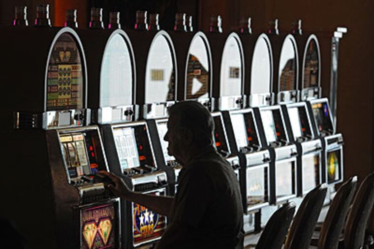 Tom Guttilla, of Staten Island, plays the slots at The Borgata. (Clem Murray / Staff Photographer)