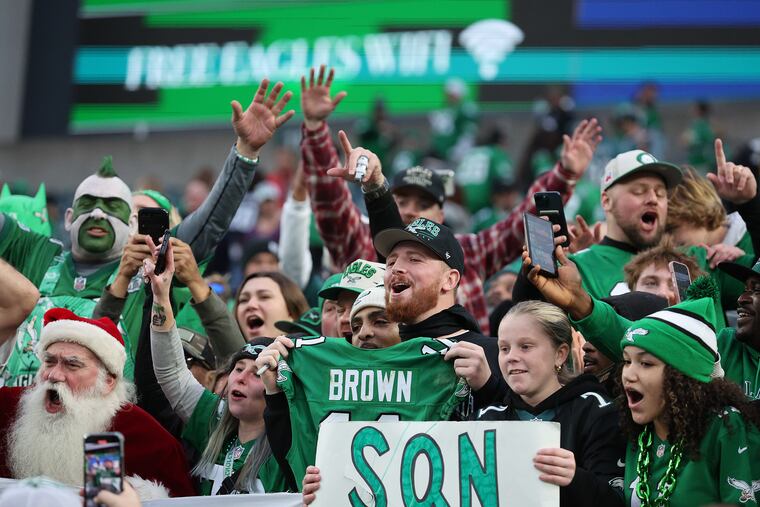 Eagles fan quickly returned the ball A.J. Brown threw into the stands
