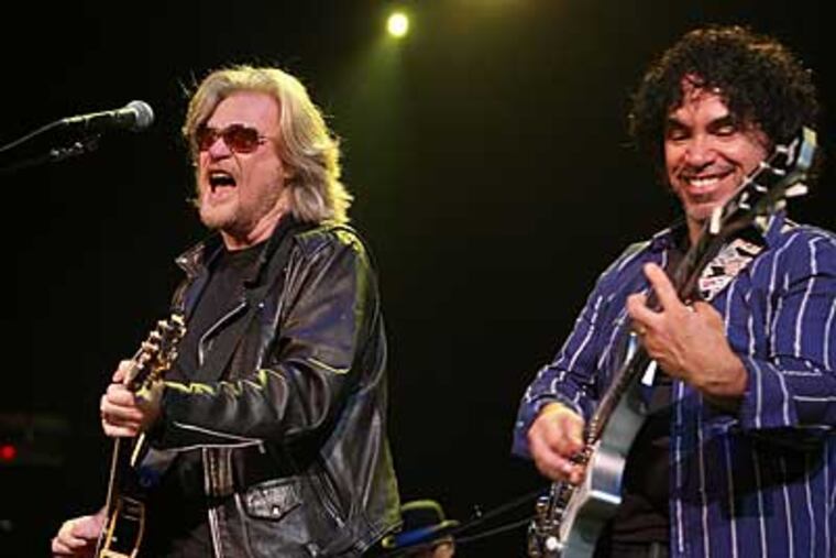 Daryl Hall and John Oates on stage at the Spectrum last night. (David M Warren / Staff Photographer)