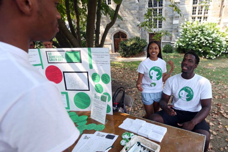 Ma'Shiya Queen and Eric Frans explain the Green Dot program to Ikeem Boyd. (DAVID SWANSON/Staff Photographer)
