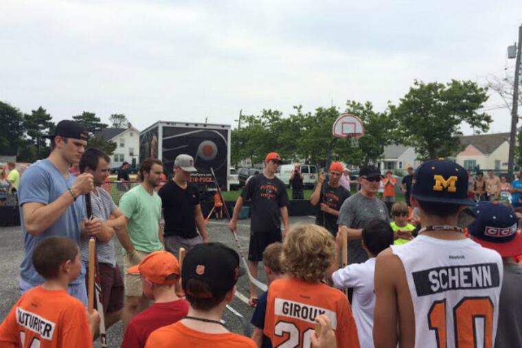 Flyers prospects meet with fans during their annual trek to the shore. (Jeff Neiburg / Daily News staff)