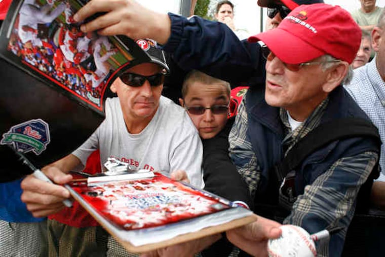 Fans clamored for autographs from Ryan Howard and Jimmy Rollins after yesterday's workout at the Carpenter Complex.