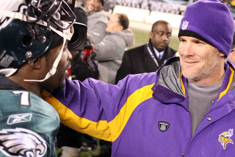Vikings quarterback Brett Favre talks with Michael Vick after last night's game at the Linc.
