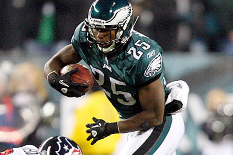 LeSean McCoy scored a pair of touchdowns in the Eagles' win over the Texans. (David Maialetti/Staff Photographer)