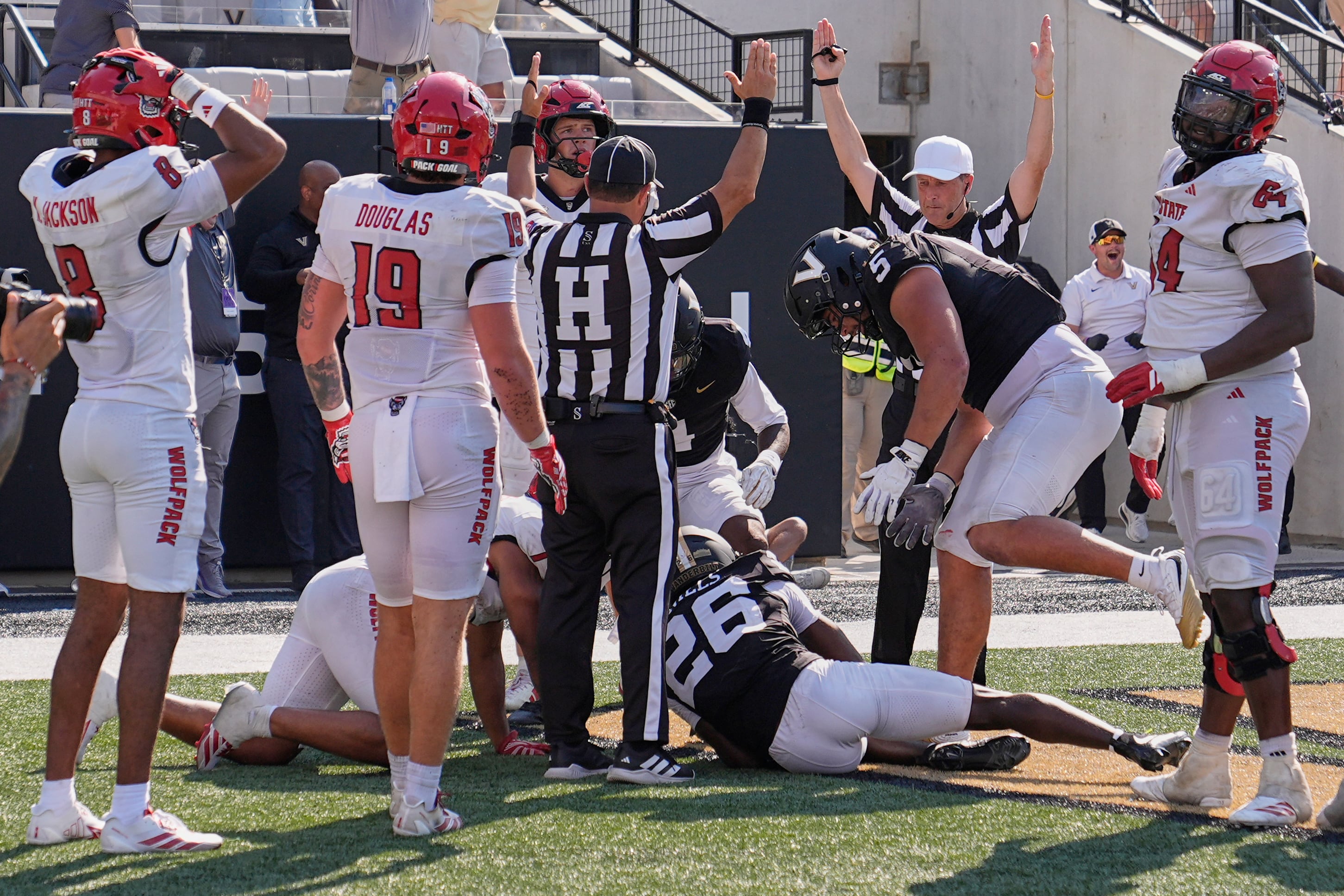 Vanderbilt stuns N.C. State with fumble recovery in end zone for improbable 35-31 win
