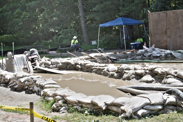 Contractors work at a construction site for the Mariner East 2 pipeline near the Tunbridge Apartments in Media, Delaware County. The site has been prone to "frac-outs." the accidental release of fluid from underground drilling, to the chagrin of tenants and management alike.