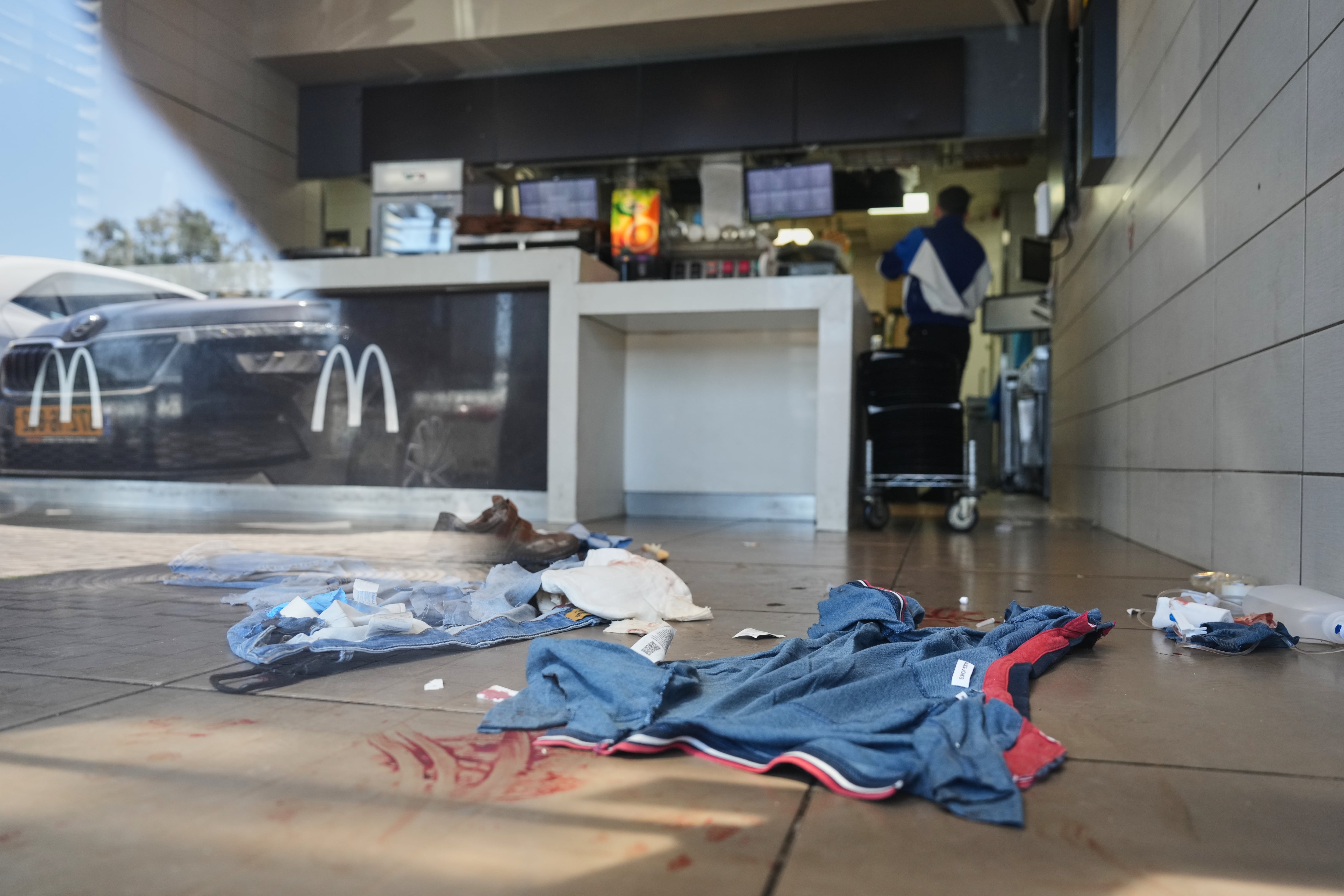 Arab attacker opens fire in central Israel, killing 1 and wounding 5