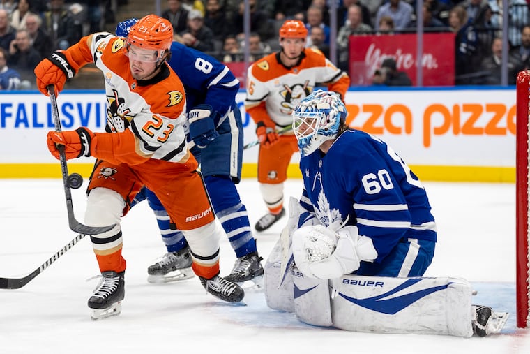 Anaheim Ducks center Mason McTavish would check several boxes for the center-needy Flyers.