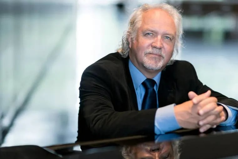Donald Runnicles put the spotlight on the Philadelphia Orchestra's strings in a program featuring a suite drawn from Humperdinck's Hansel and Gretel.