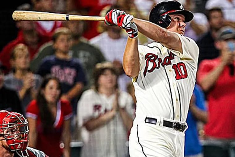 Chipper Jones' homer in ninth lifts Braves past Phillies, 8-7