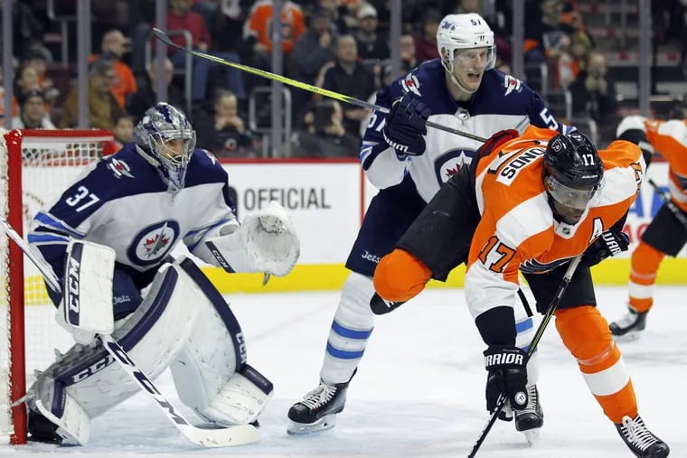 Wayne Simmonds, shown getting shoved by Winnipeg’s Tyler Myers in the Flyers’ 2-1 win Saturday, says his team needs to be prepared for Vegas’ transition game Monday.