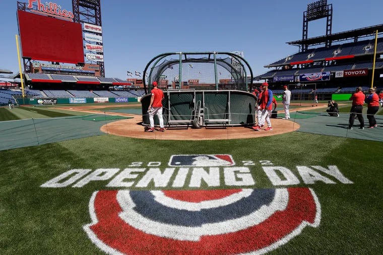 Video Philadelphia Phillies opening day attracts enthusiastic baseball