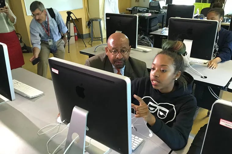 Roxborough student Monet Jones shows Mayor Nutter a video during his visit to the high school. (SOLOMON LEACH / DAILY NEWS STAFF)