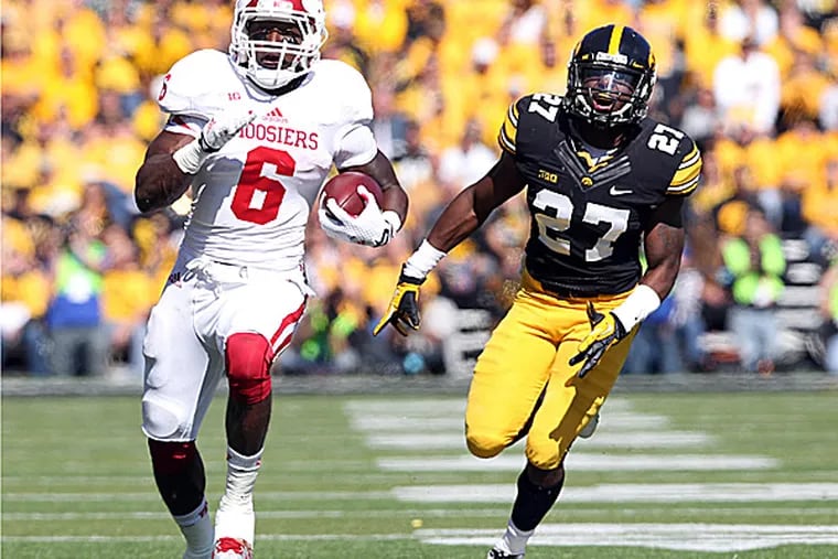 Indiana running back Tevin Coleman breaks away from Iowa defensive back Jordan Lomax. (Reese Strickland/USA Today Sports)