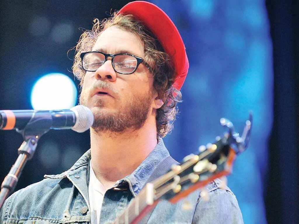 Amos Lee is playing his biggest hometown show ever at the Met