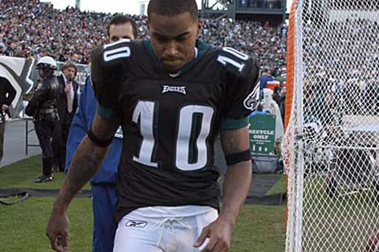Eagles' DeSean Jackson walks off the field after sustaining a concussion against the Redskins.  (Yong Kim / Staff Photographer)