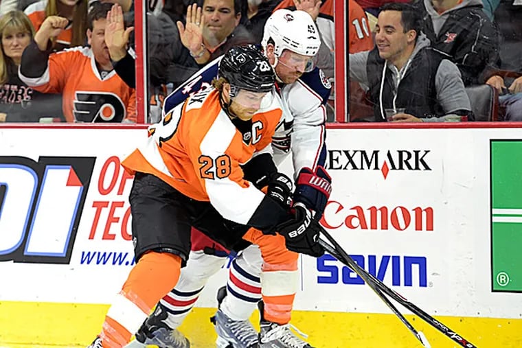 Flyers center Claude Giroux and Blue Jackets left wing Scott Hartnell battle along the boards for the puck during the third period. (Eric Hartline/USA Today Sports)