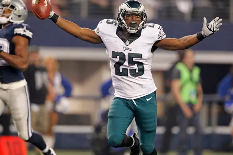 Eagles LeSean McCoy looked like his old self against the Cowboys. (Ron Cortes/Staff Photographer)