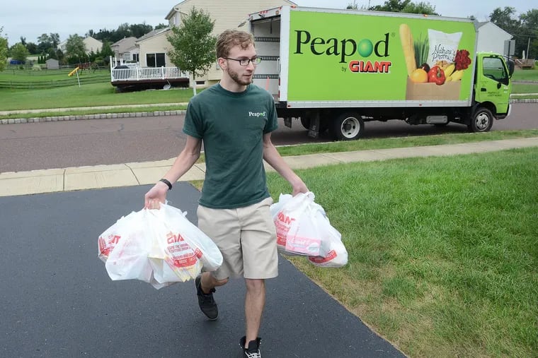 Cameron Whitelock delivers groceries to a home in East Coventry Township from the Giant Supermarket as part of their Peapod Grocery Delivery Service at their North Coventry, Chester County, location on Friday, September 14, 2018 TOM KELLY III/ FOR THE INQUIRER