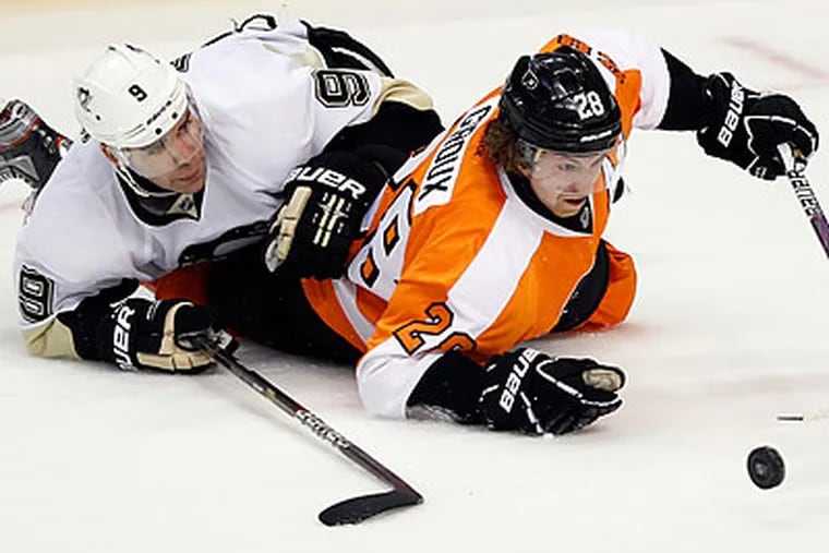 Claude Giroux has been sidelined for the last four games with a concussion. (Yong Kim/Staff file photo)