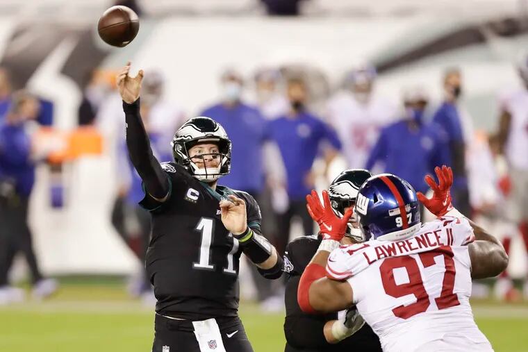 Carson Wentz, shown throwing a pass in last week's win over the Giants, has a 118.2 fourth-quarter passer rating in the Eagles' last 2 games.