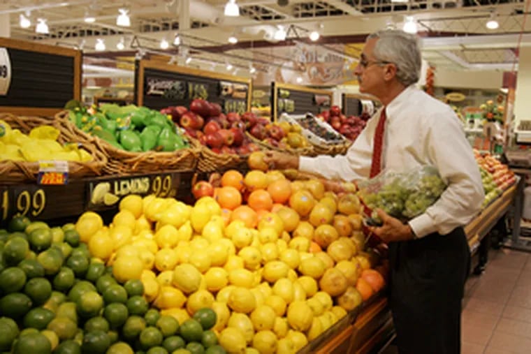 Mark Scagnelli picks out fruit at the ShopRite in Marlton on Thursday. The grocery chain closed in on Acme, the area&#0039;s top grocer, in the last year, with its market share growing while Acme&#0039;s shrank.