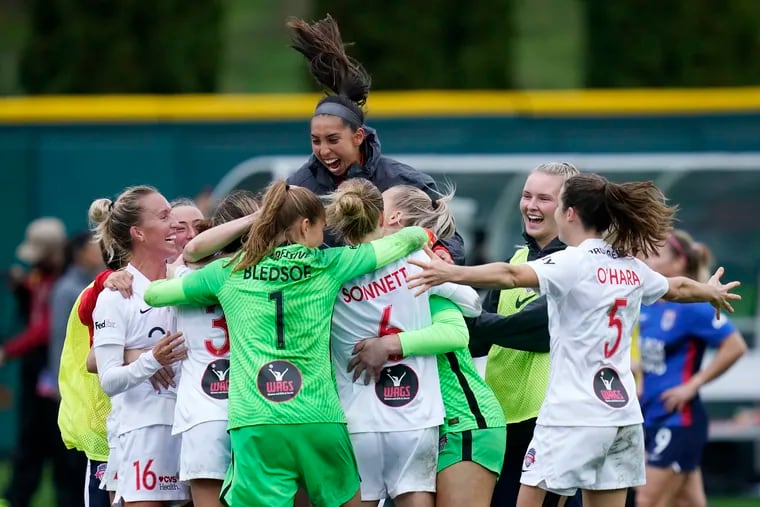 NWSL goalkeeper of the year Aubrey Bledsoe (center) helped the Washington Spirit reach this year's championship game.