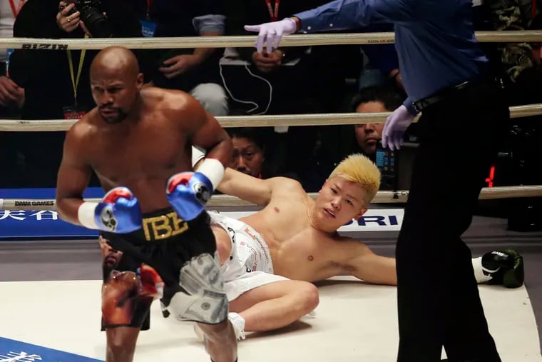 Floyd Mayweather last fought in a 2018 exhibition against Korean kickboxer Tenshin Nasukawa.