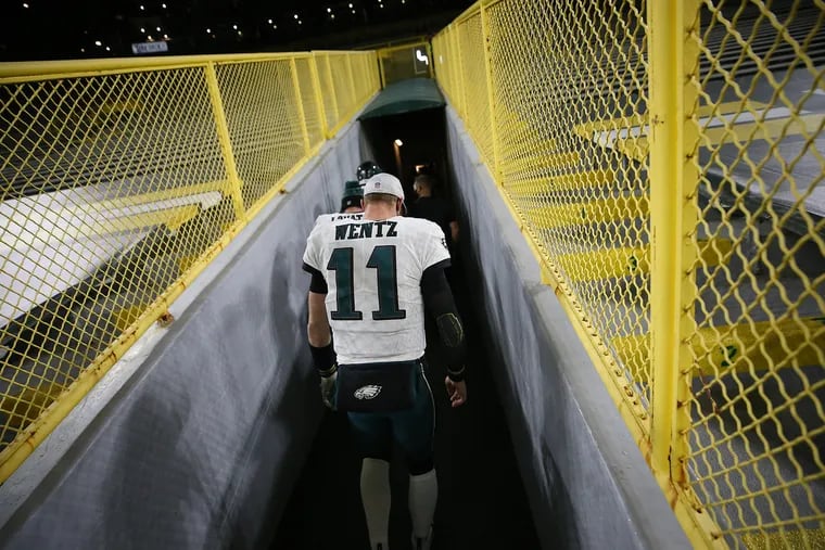 Carson Wentz walks off the field after the Eagles' 30-16 loss to the Packers in Green Bay.
